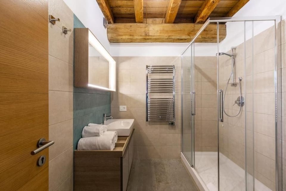 Home of Red Gold | Bathroom | Free toiletries, hair dryer, bidet, towels