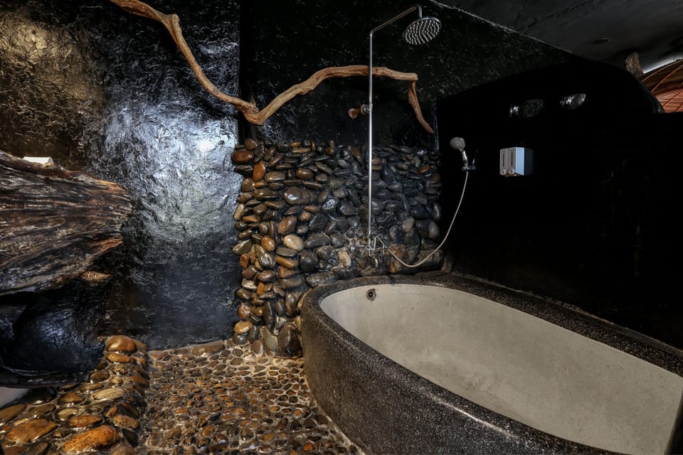 Monkey | Bathroom | Shower, free toiletries, hair dryer, bathrobes