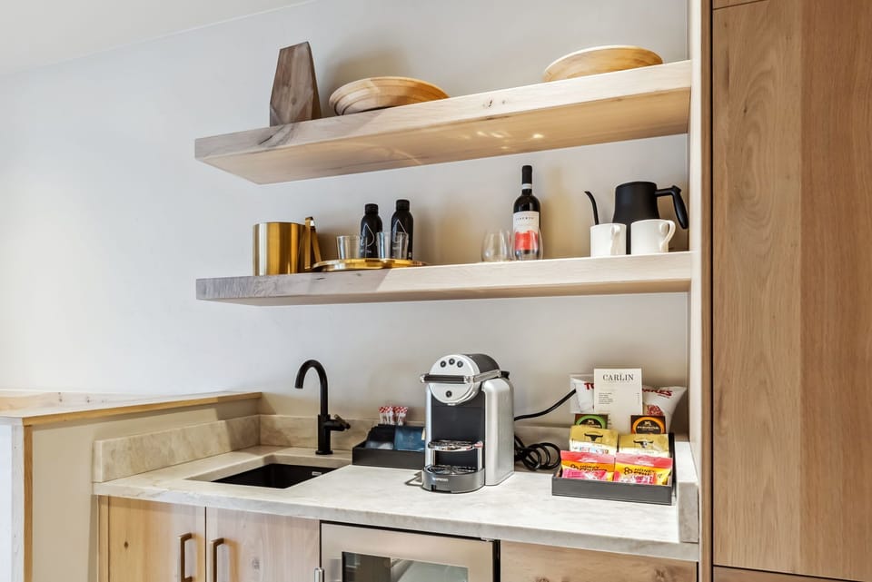 Kitchenette: Nespresso coffee & espresso maker, quick kettle, mini-fridge, tableware