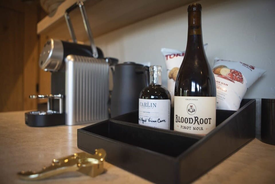 Kitchenette: Nespresso coffee and espresso machine, quick kettle, mini-fridge, honor bar with snacks