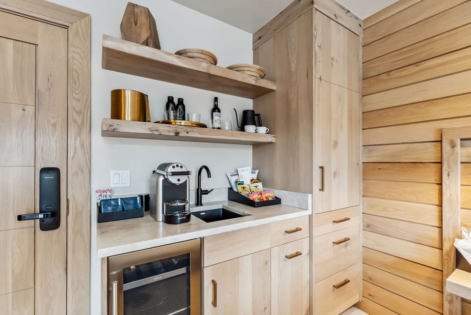 Kitchenette: Nespresso coffee & espresso maker, Rishi Tea, quick kettle, mini-fridge, honor bar snacks and drinks