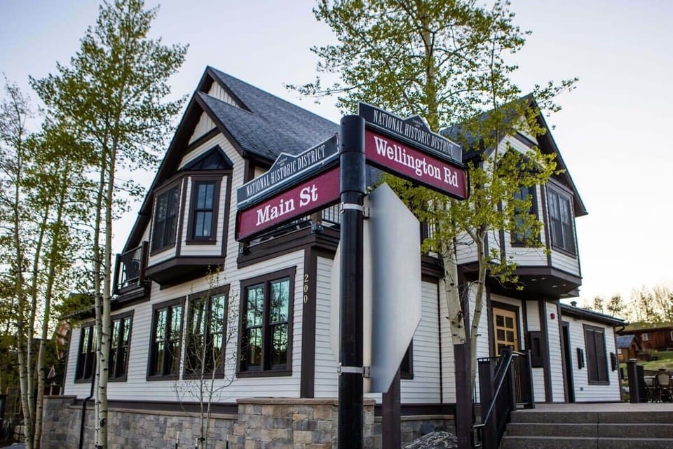 The Carlin enjoys a prime location in the center of town.