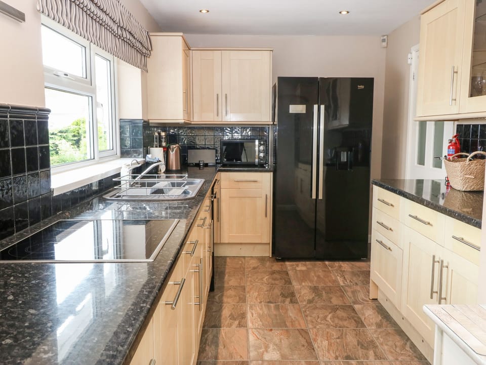 Fridge, dishwasher, cookware/dishes/utensils