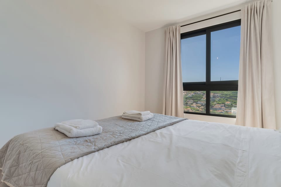 Comfort Apartment | 2 bedrooms, hypo-allergenic bedding, down comforters, memory foam beds