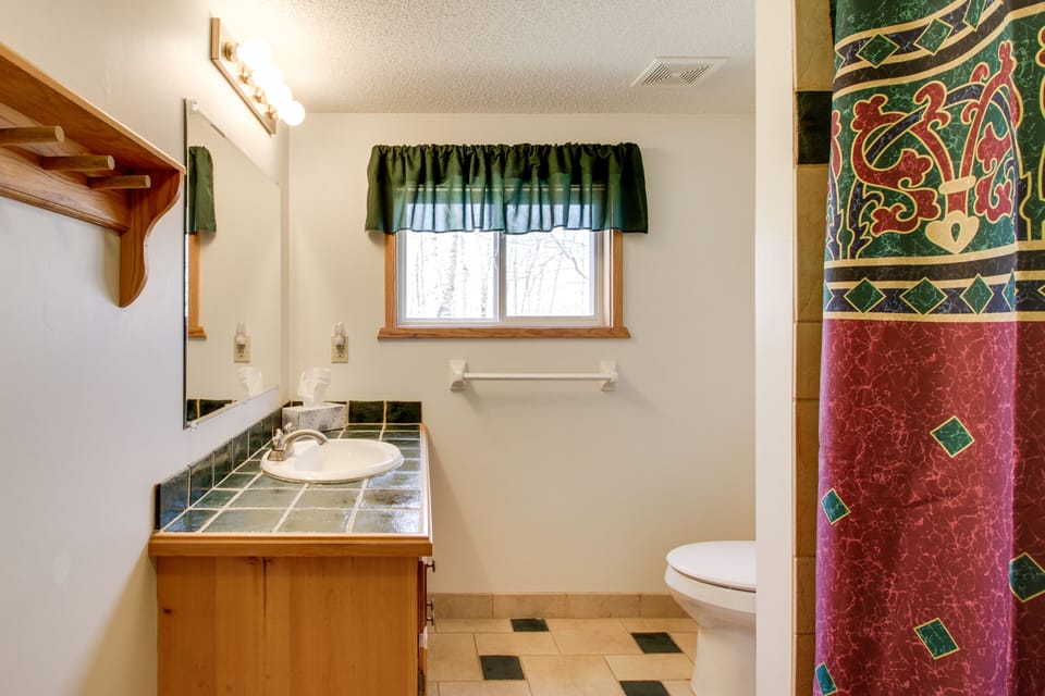 Full Bath | Complimentary Toiletries