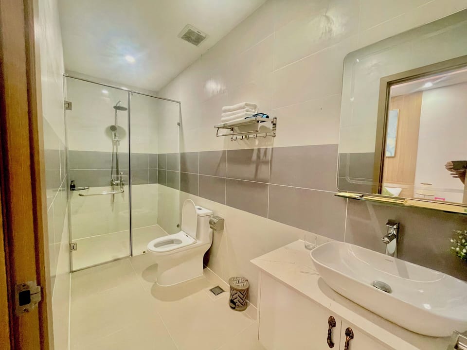 Family Villa | Bathroom | Shower, rainfall showerhead, designer toiletries, hair dryer