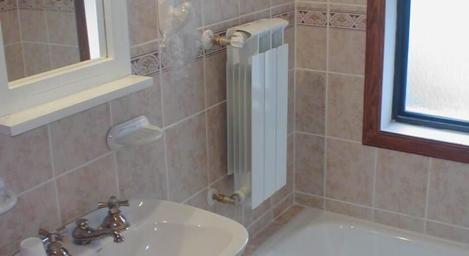 Bathroom sink