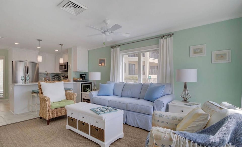 Wonderful Living Area, Oceanfront Views