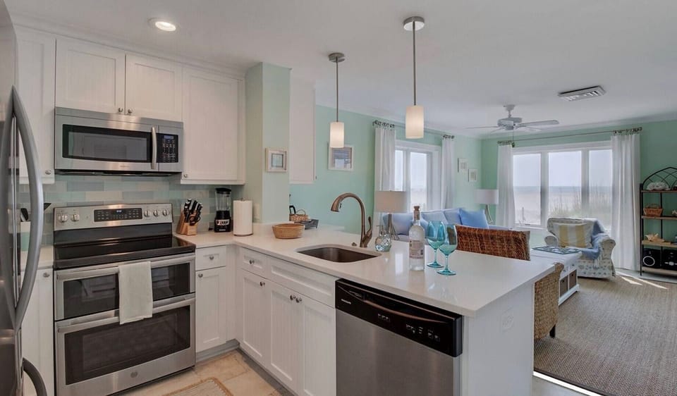 Updated Kitchen, 104 F Port O Call