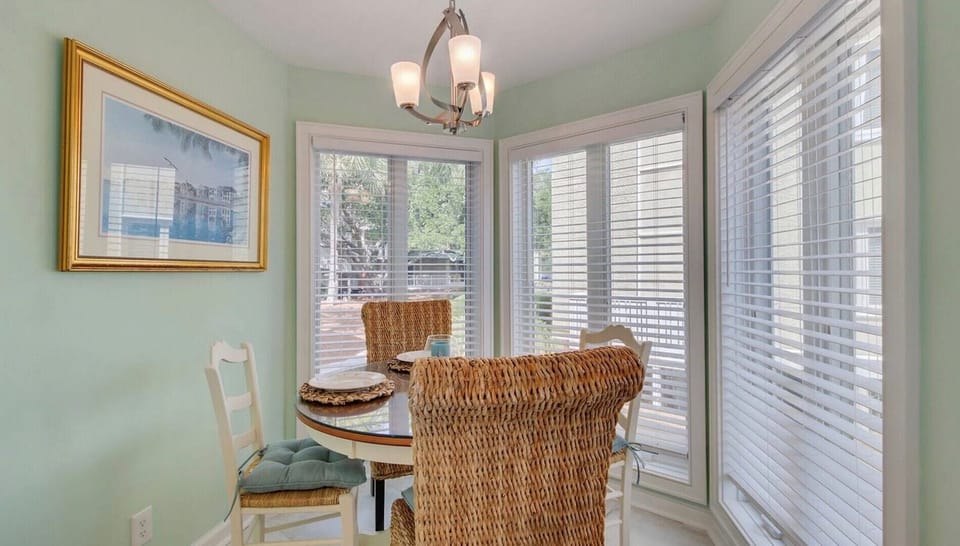 Dining Area, 104 F Port O Call
