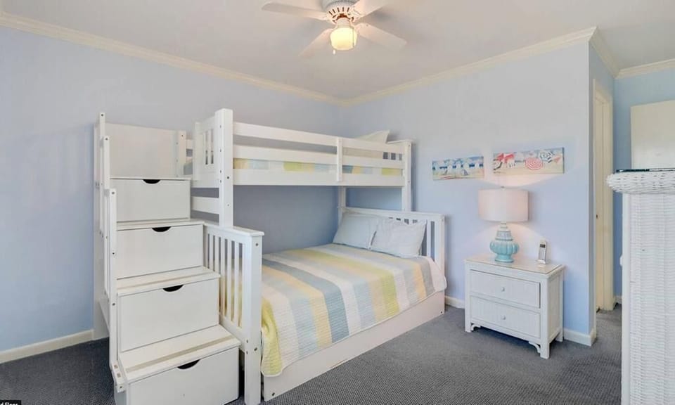 Bunk Room, 11 D Mariners Walk 