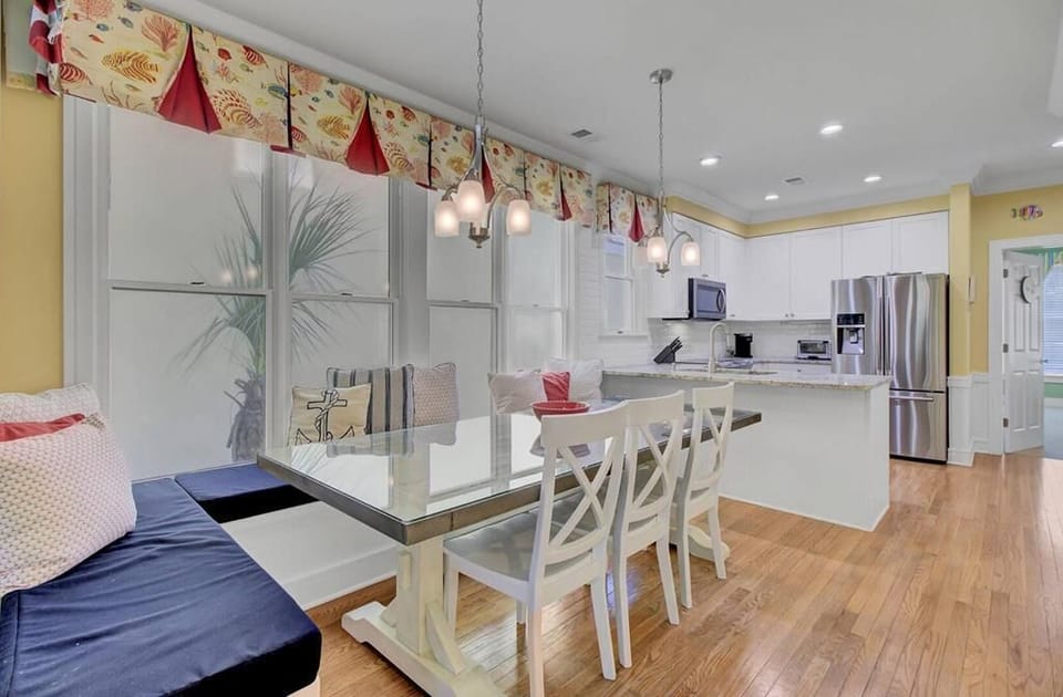136 Grand Pavilion, Dining Area      