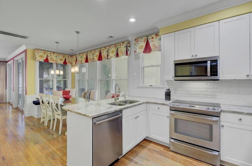 136 Grand Pavilion, Kitchen-Dining Room