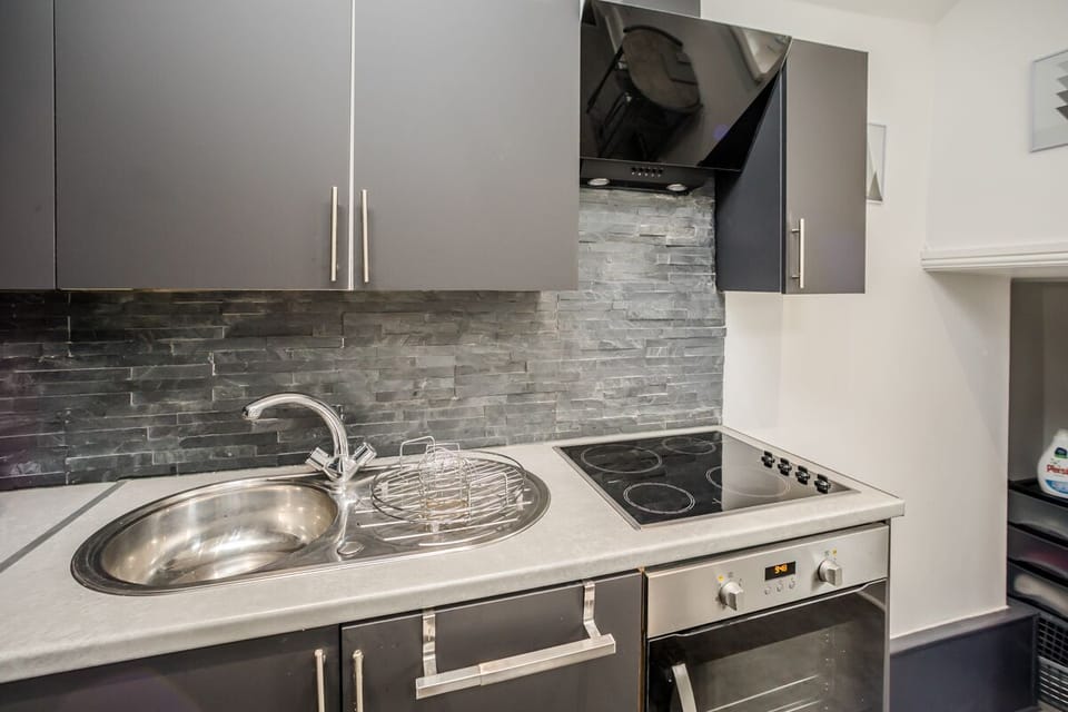 Panoramic Cottage, Accessible, Ensuite (Free parking ) | Shared kitchen