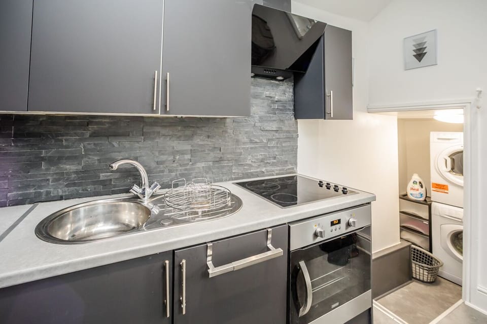 Panoramic Cottage, Accessible, Ensuite (Free parking ) | Shared kitchen