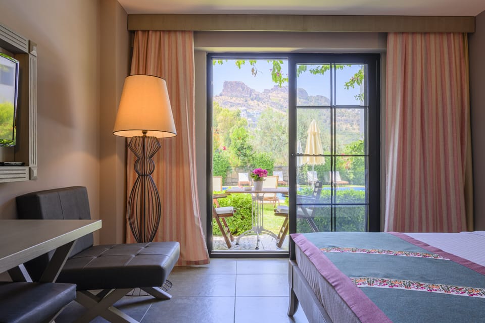 Egyptian cotton sheets, premium bedding, Select Comfort beds, minibar