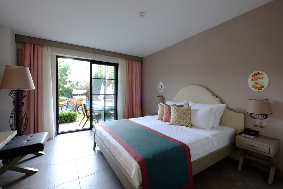 Egyptian cotton sheets, premium bedding, Select Comfort beds, minibar