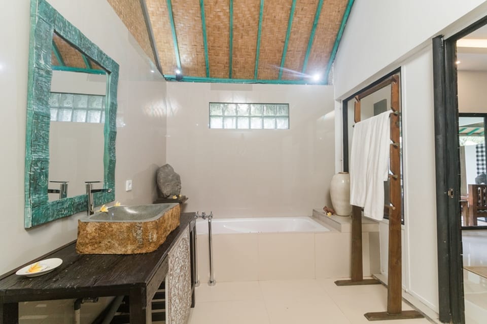 Grande suite | Bathroom | Shower, free toiletries, hair dryer, slippers
