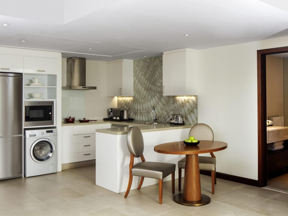 Studio, 1 King Bed (Creek View) | 1 bedroom, premium bedding, in-room safe, individually decorated