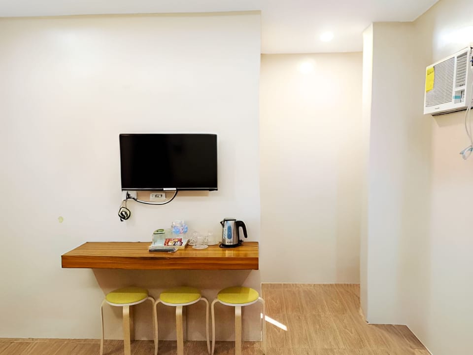 Superior Room, 3 Twin Beds, Non Smoking, Private Bathroom | Desk, laptop workspace, soundproofing, WiFi (free)