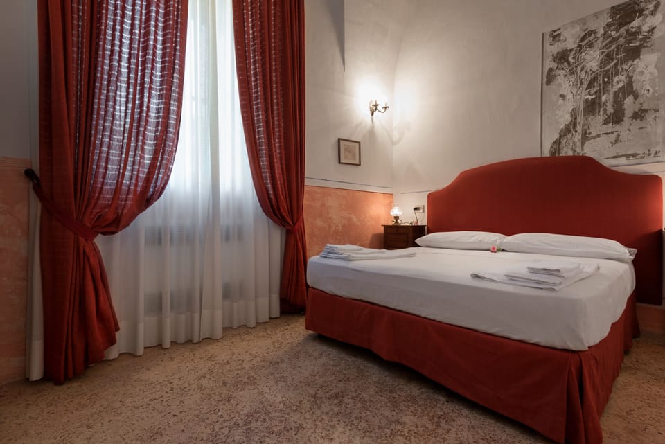 Suite, 1 Bedroom | Premium bedding, minibar, in-room safe, desk