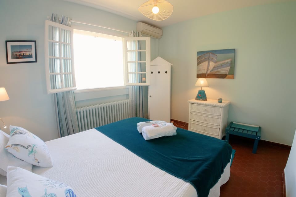 Comfort Double Room | Soundproofing, iron/ironing board, free WiFi