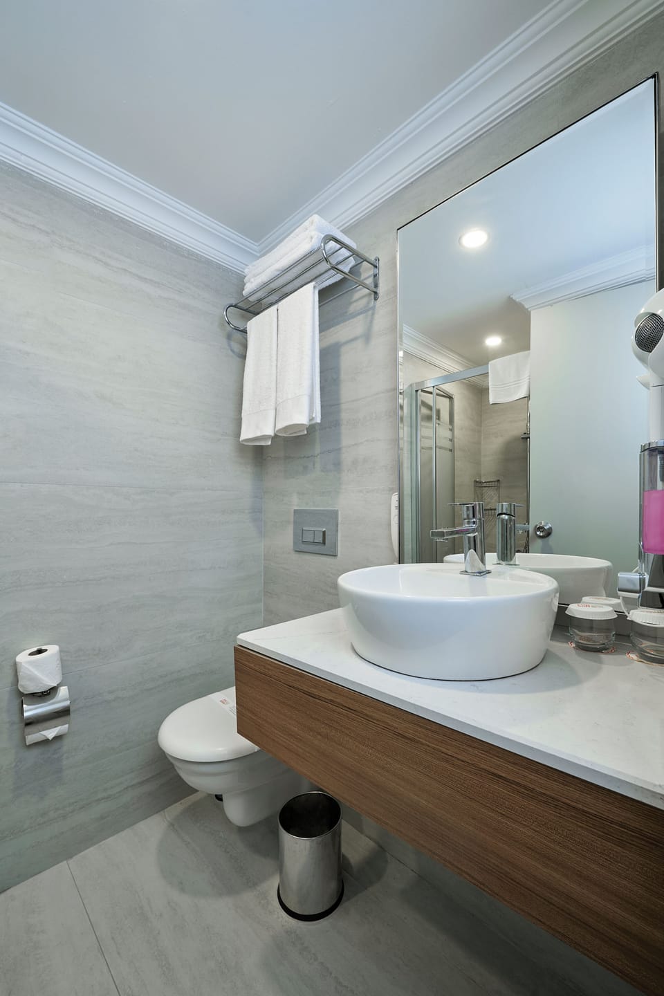Standard Room | Bathroom | Free toiletries, hair dryer, towels