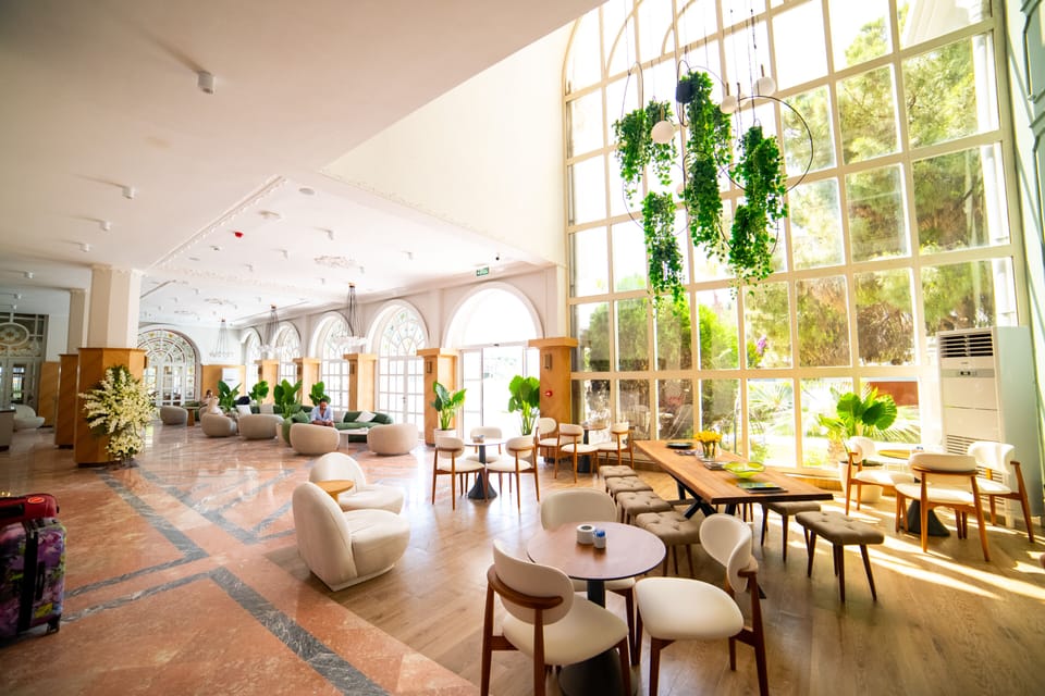2 bars/lounges, beach bar
