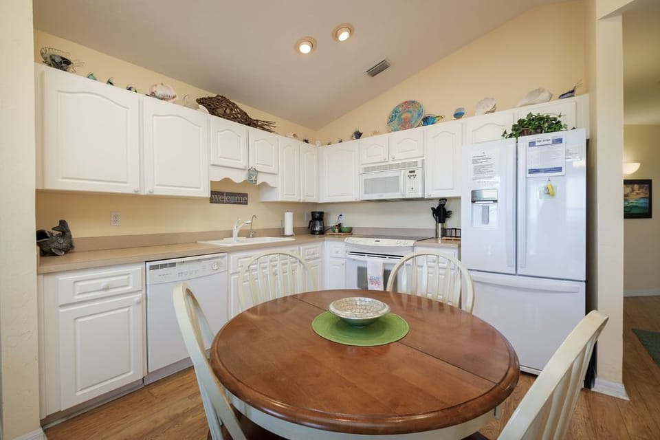 Fully Stocked Kitchen with Coffee, Creamer and Sugar Provided