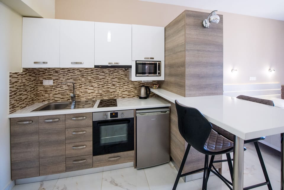 Superior Studio, Sea View, Ground Floor | Private kitchen | Fridge, stovetop, espresso maker, coffee/tea maker