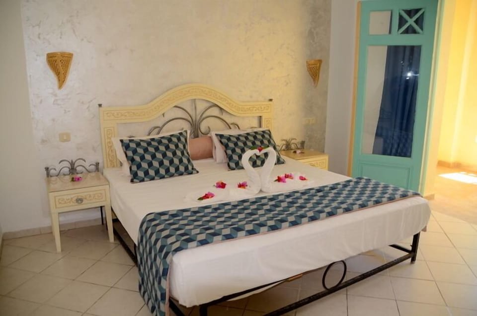 In-room safe, free cribs/infant beds, free WiFi, bed sheets