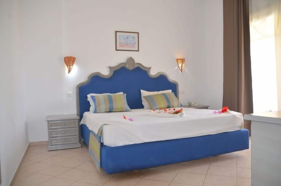 Suite | In-room safe, free cribs/infant beds, free WiFi, bed sheets