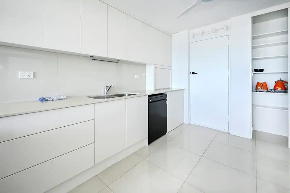 Kitchen & ammenities