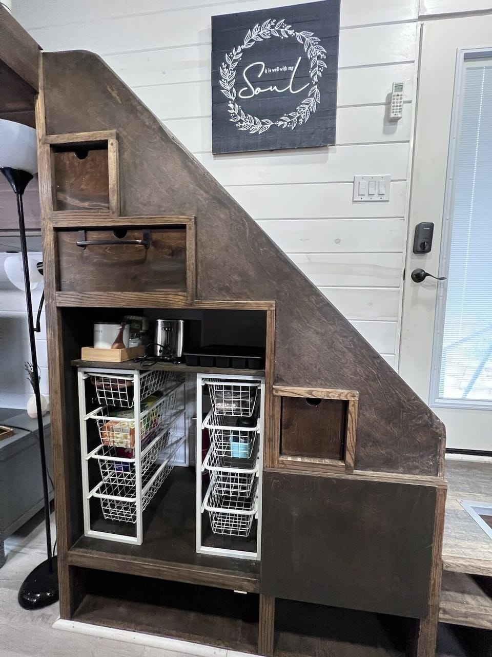Lots of kitchen storage as well