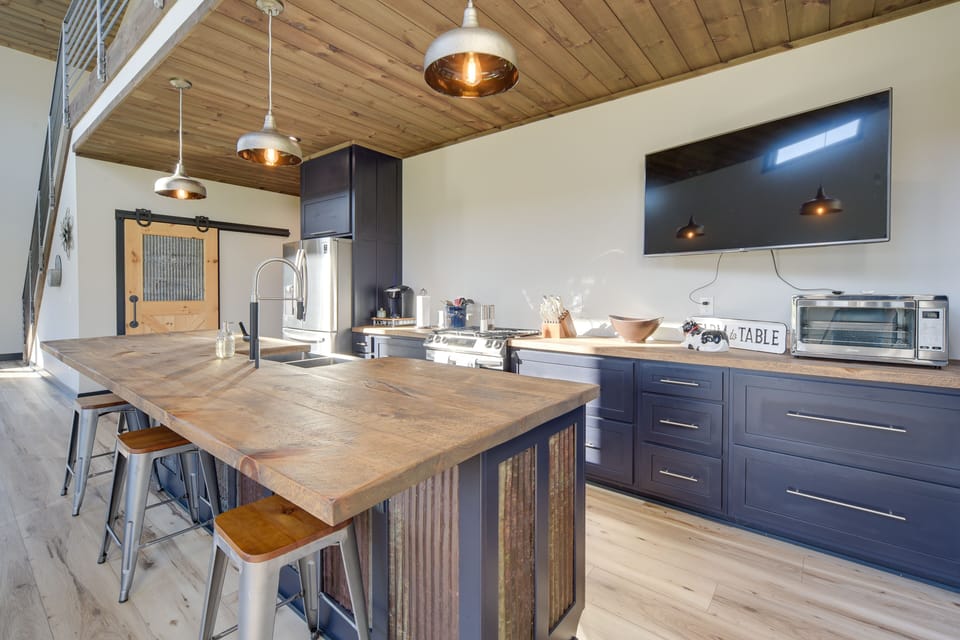 Kitchen | Blender | Coffee Maker | Gas Stove/Oven | Refrigerator | Dishwasher