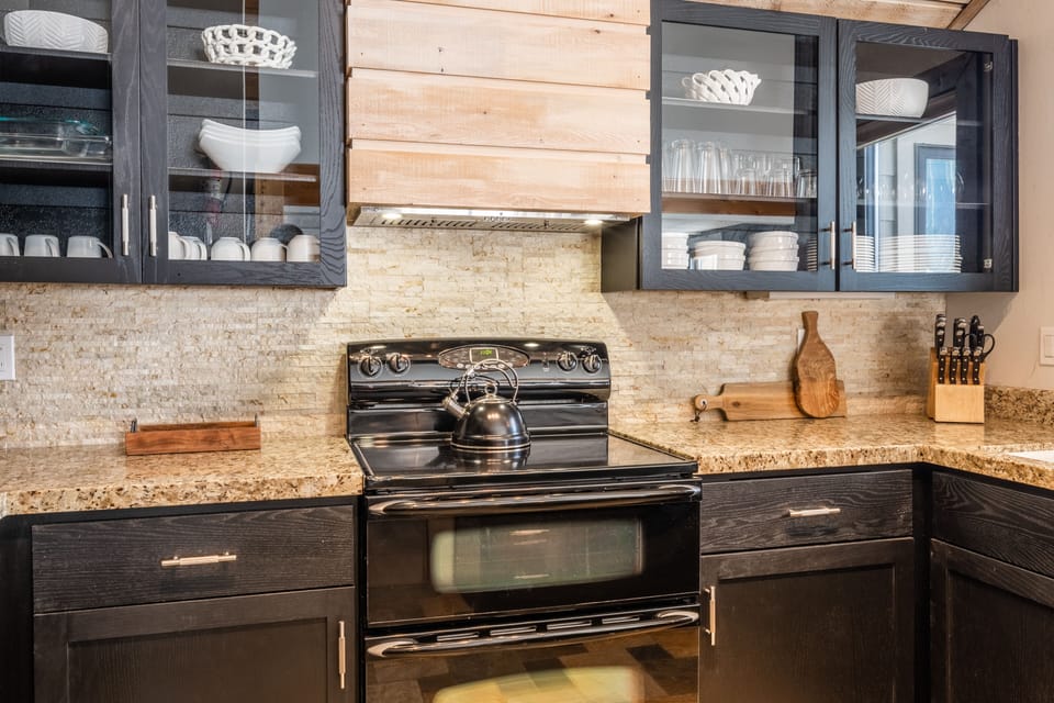Fully Equipped Kitchen, Granite Countertops