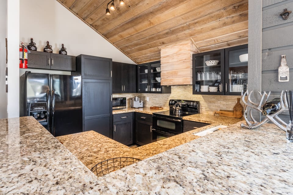 Fully Equipped Kitchen, Granite Countertops