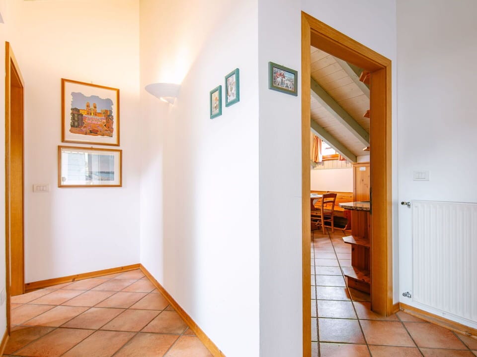 Property, Building, Wood, Orange, Interior Design, Architecture, Flooring, Picture Frame, Paint