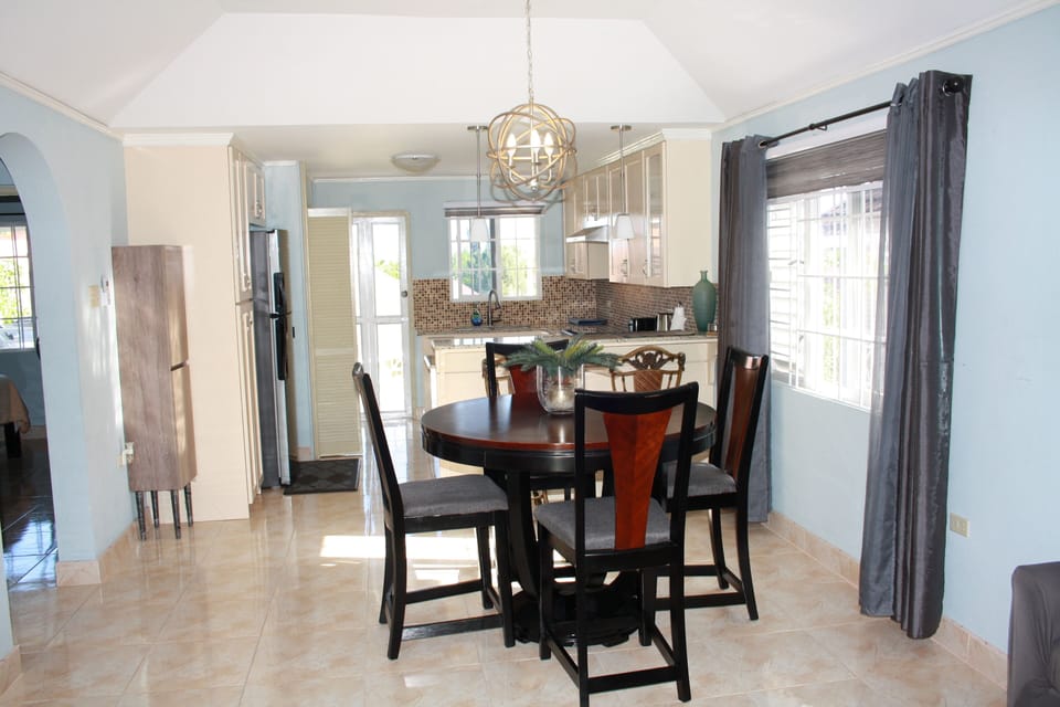 House | In-room dining