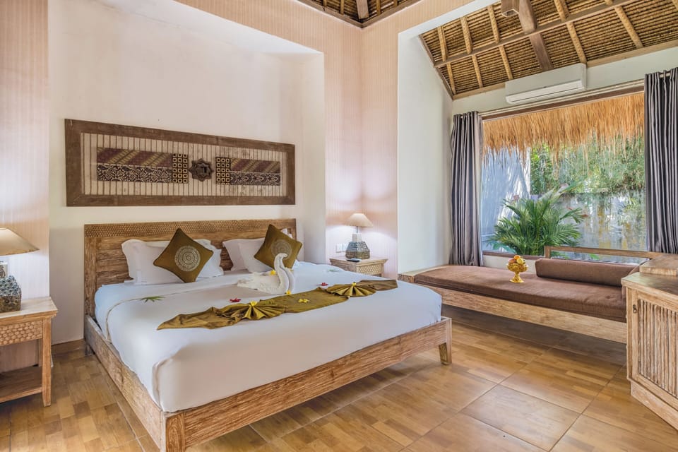 Villa, 2 Bedrooms, Pool View | In-room safe, desk, free WiFi, bed sheets