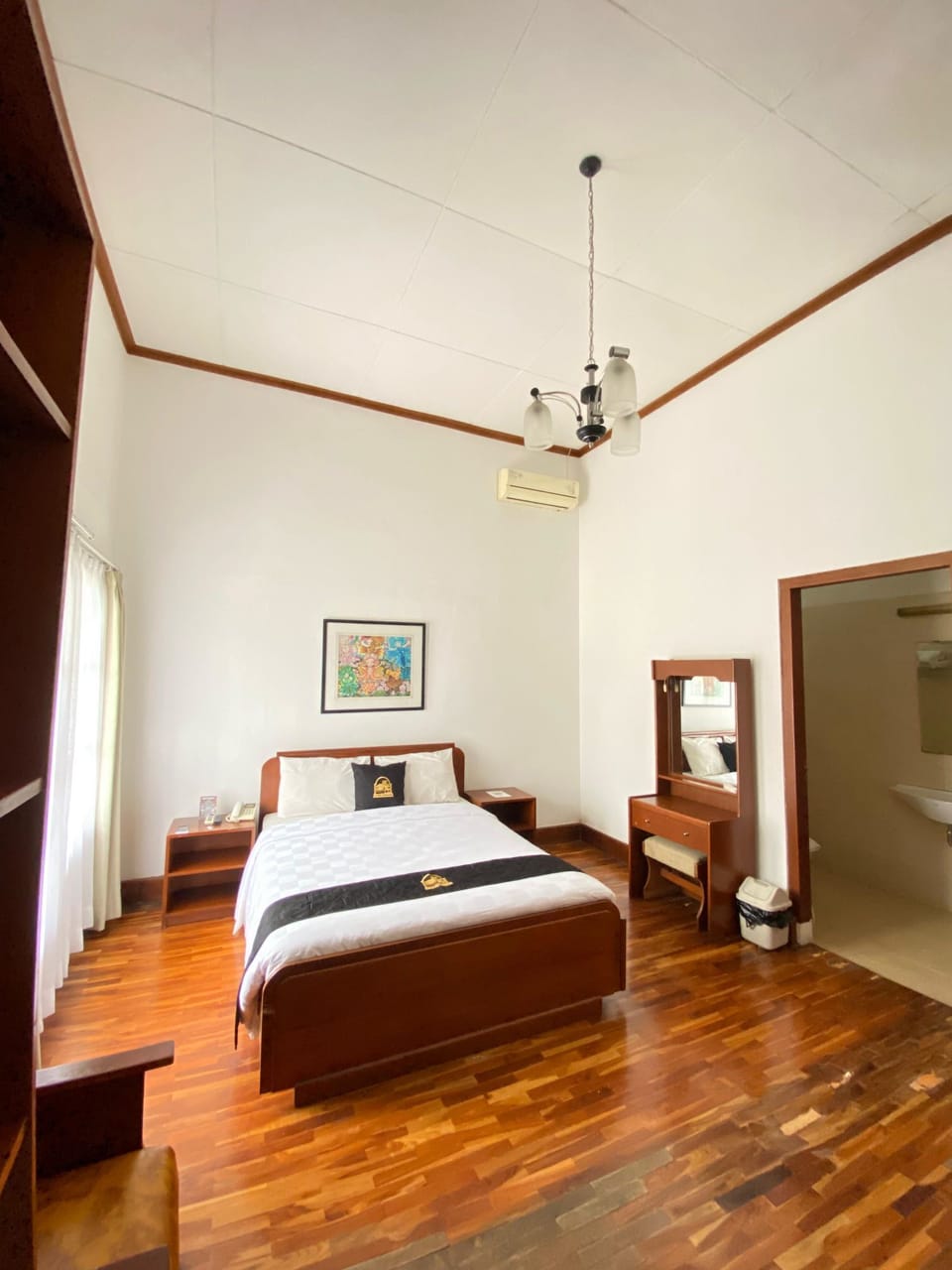Executive Room, 1 Queen Bed | Free WiFi, bed sheets
