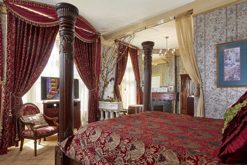 Garden Suite (2 fireplaces) | In-room safe, individually decorated, desk, blackout drapes
