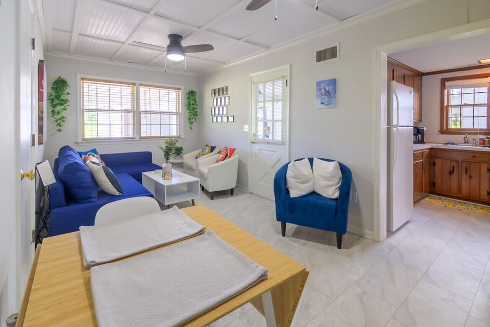 Second living room with queen size pullout couch