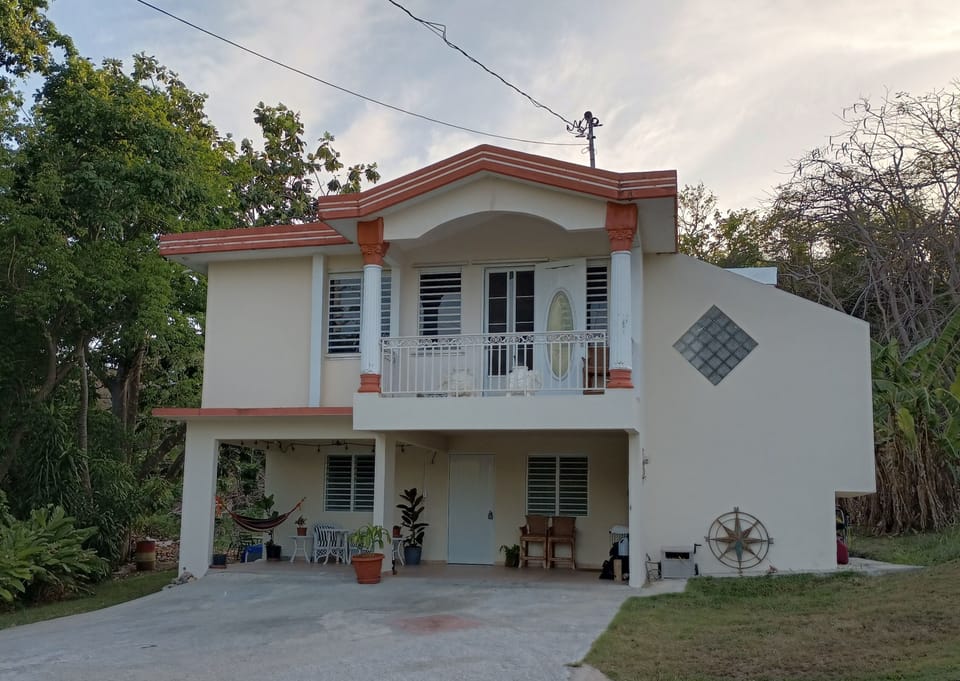 approach to 1st floor apartment