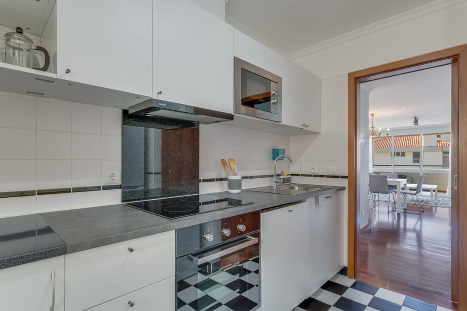 City Apartment | Private kitchen | Fridge, microwave, oven, stovetop