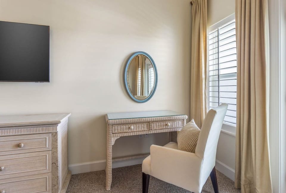 Primary Suite Desk