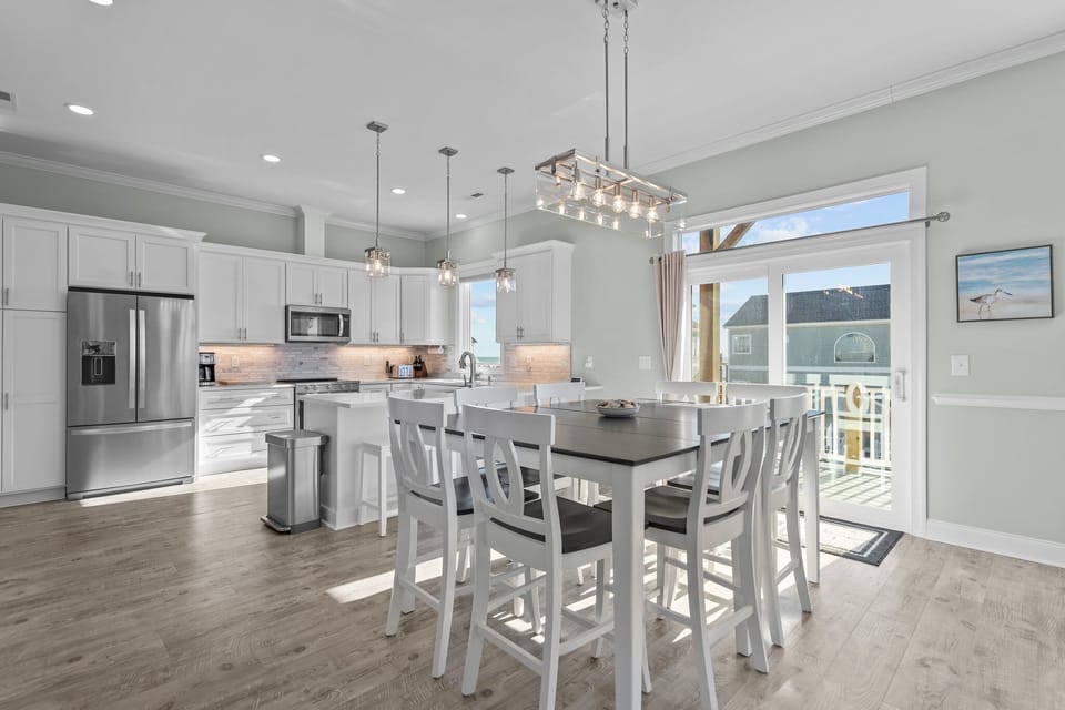 Kitchen / Dining Table
