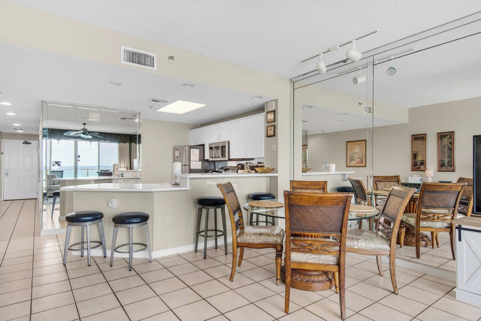 Dining plus eat-in bar seating