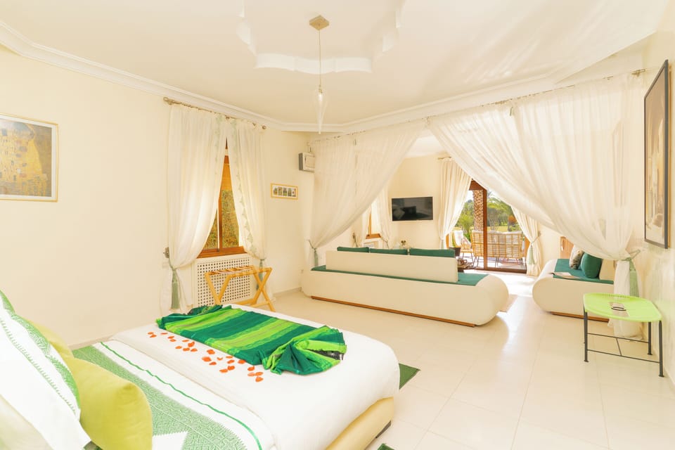 Presidential Suite, 1 Bedroom, Bathtub, Pool View | Frette Italian sheets, premium bedding, down comforters