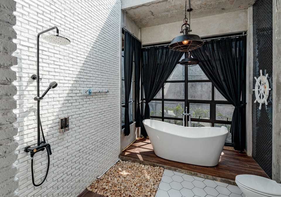 Premier Double Room | Bathroom | Free toiletries, hair dryer, slippers, towels